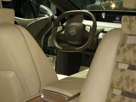 ���� Mercedes-Benz F700